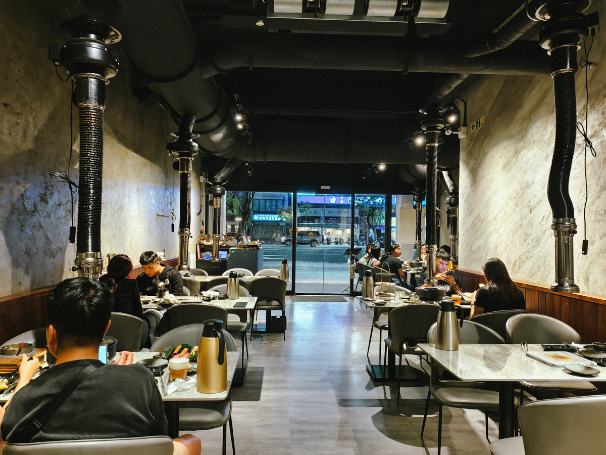 [高雄美食]湛燃燒肉-高雄火車站前人氣高雄燒肉店!超值吃和牛2588雙饗和牛豚肉雙人餐 @美食好芃友（芃芃）