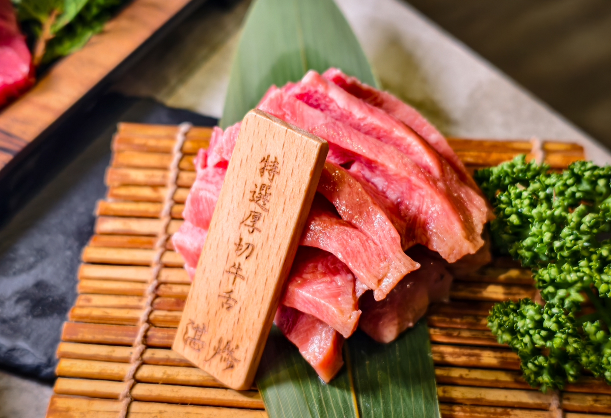 [高雄美食]湛燃燒肉-高雄火車站前人氣高雄燒肉店!超值吃和牛2588雙饗和牛豚肉雙人餐 @美食好芃友（芃芃）