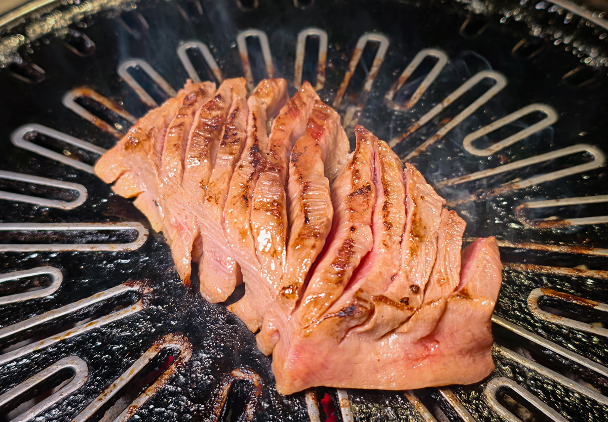 [高雄美食]湛燃燒肉-高雄火車站前人氣高雄燒肉店!超值吃和牛2588雙饗和牛豚肉雙人餐 @美食好芃友（芃芃）