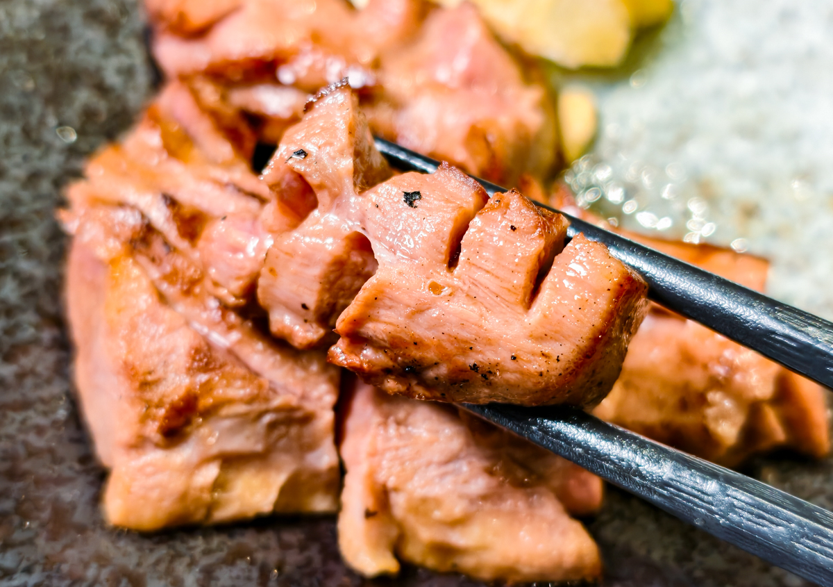 [高雄美食]湛燃燒肉-高雄火車站前人氣高雄燒肉店!超值吃和牛2588雙饗和牛豚肉雙人餐 @美食好芃友（芃芃）