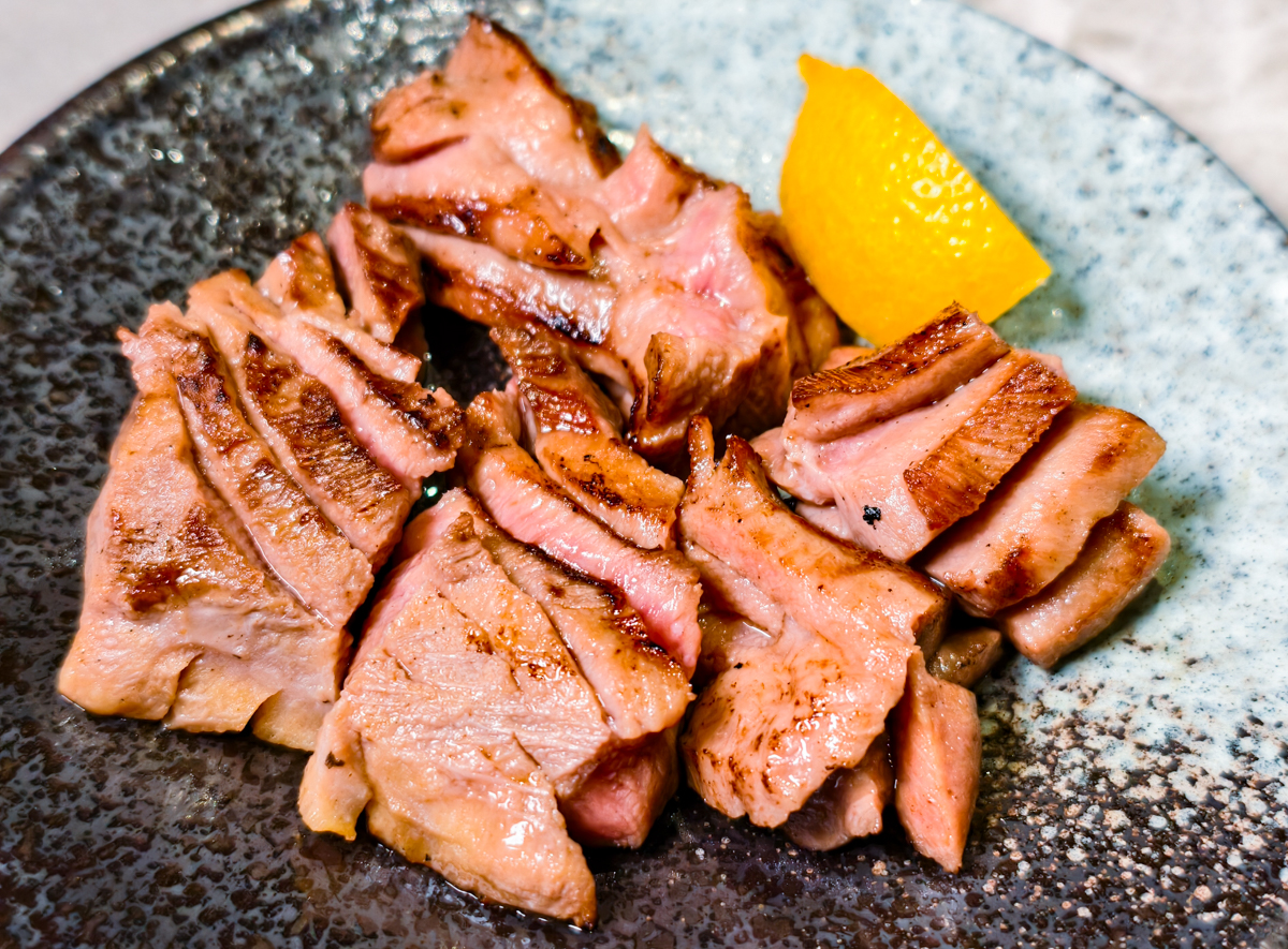 [高雄美食]湛燃燒肉-高雄火車站前人氣高雄燒肉店!超值吃和牛2588雙饗和牛豚肉雙人餐 @美食好芃友（芃芃）