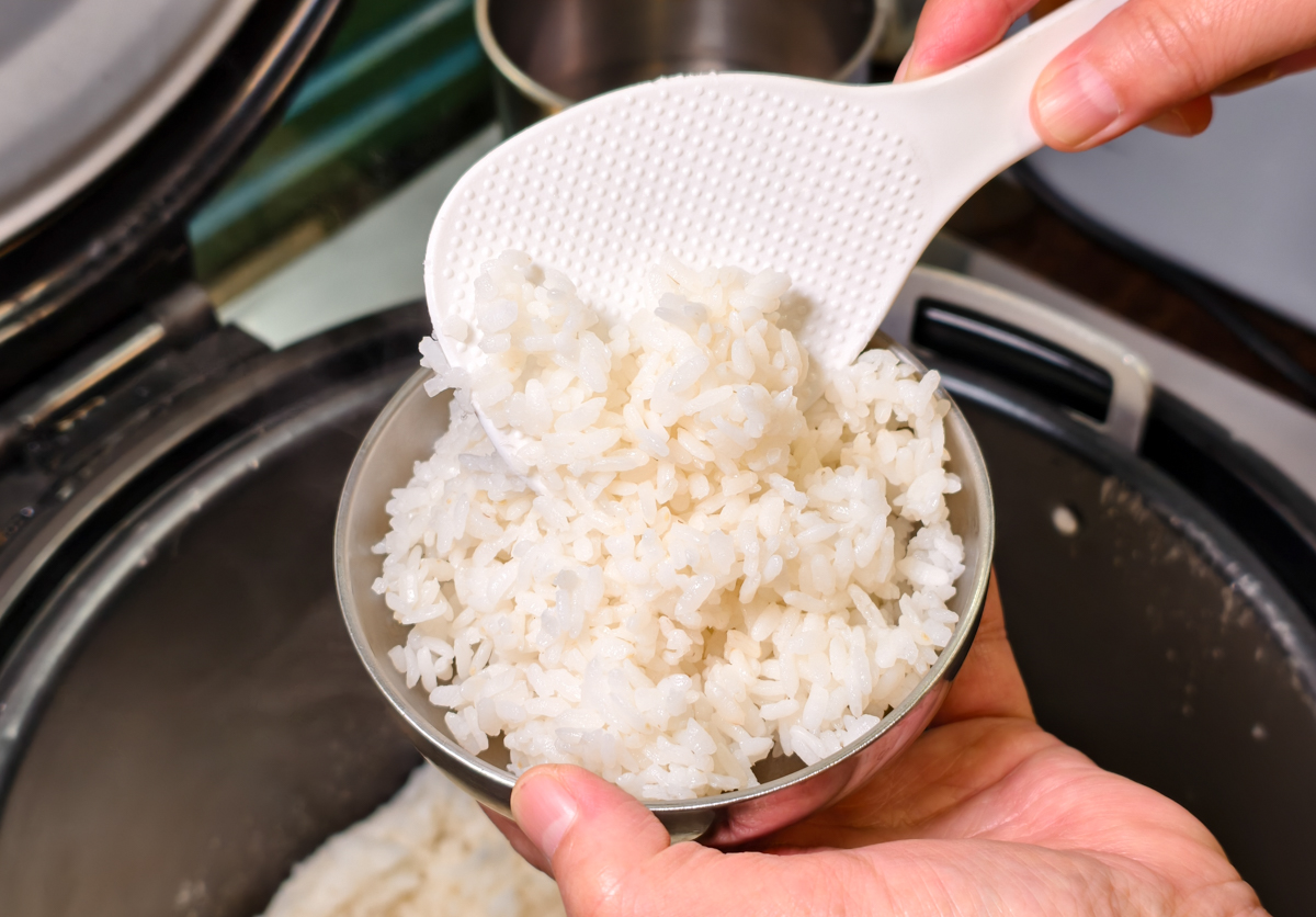 [高雄]紅嘴巴麻辣乾鍋-三多商圈隱藏版高雄宵夜!香麻帶勁好吃高雄麻辣乾鍋~科學麵、冬粉、白飯、飲料無限續 @美食好芃友（芃芃）