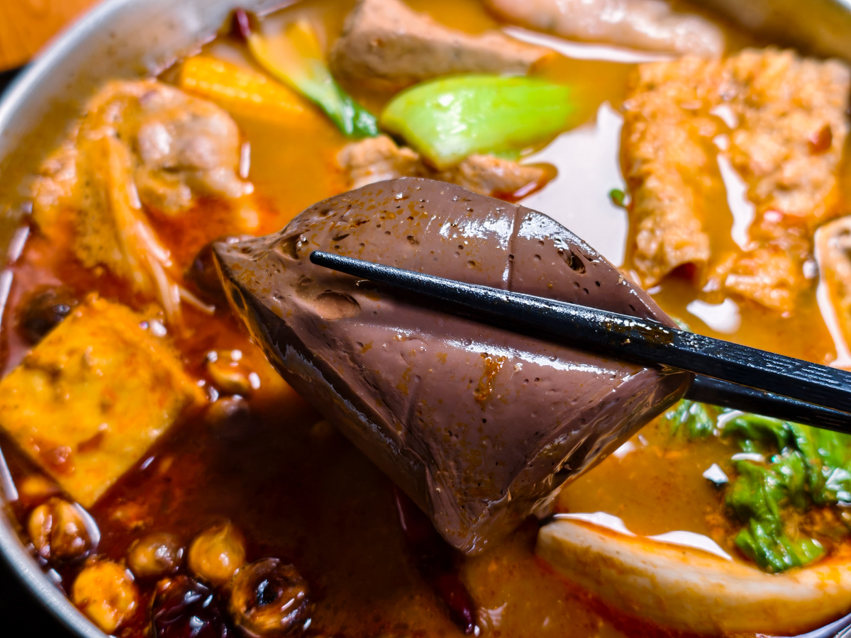 [高雄]紅嘴巴麻辣乾鍋-三多商圈隱藏版高雄宵夜!香麻帶勁好吃高雄麻辣乾鍋~科學麵、冬粉、白飯、飲料無限續 @美食好芃友（芃芃）