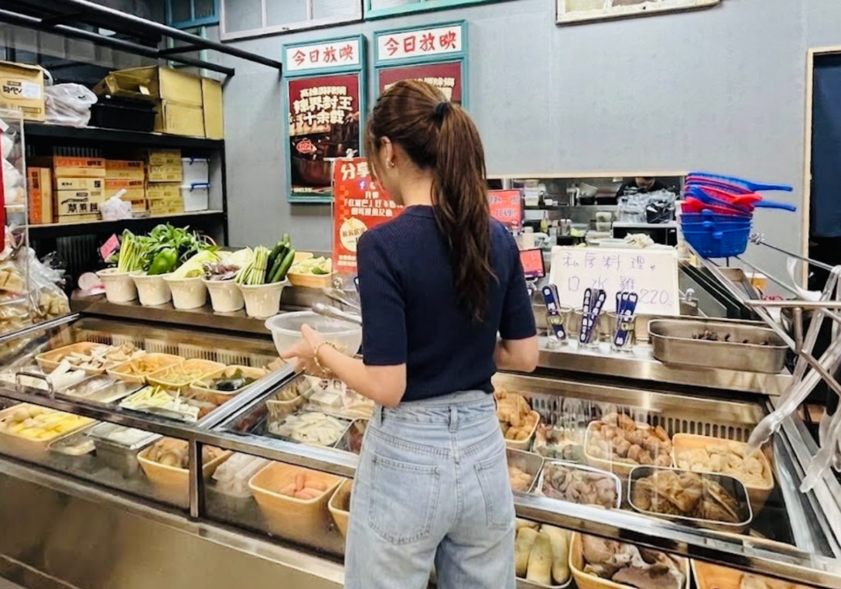 [高雄]紅嘴巴麻辣乾鍋-三多商圈隱藏版高雄宵夜!香麻帶勁好吃高雄麻辣乾鍋~科學麵、冬粉、白飯、飲料無限續 @美食好芃友（芃芃）