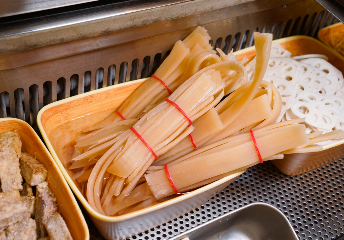 [高雄]紅嘴巴麻辣乾鍋-三多商圈隱藏版高雄宵夜!香麻帶勁好吃高雄麻辣乾鍋~科學麵、冬粉、白飯、飲料無限續 @美食好芃友（芃芃）