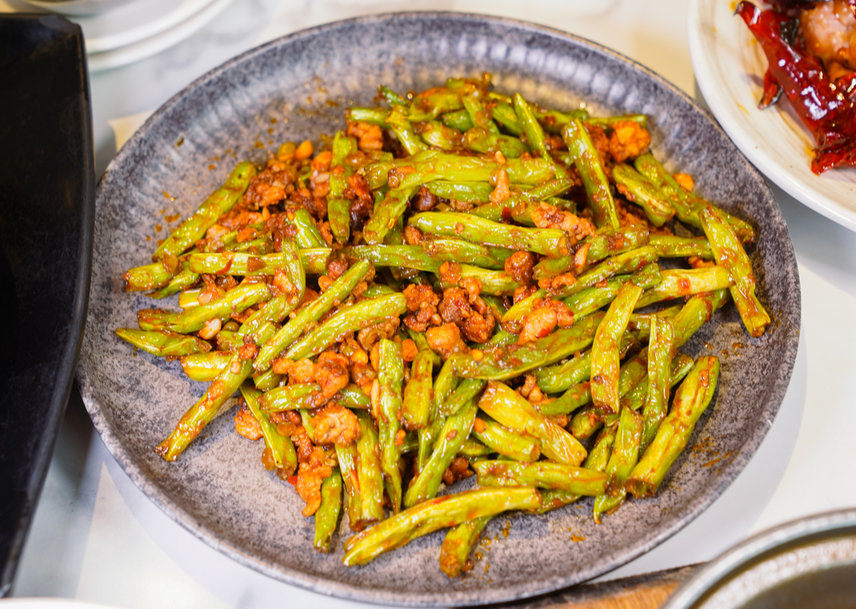 [高雄]來呷飯川食堂裕誠店-平價美味百元高雄川菜!超驚豔魚香茄子茄子粉絲煲、毛家燒肉 @美食好芃友（芃芃）