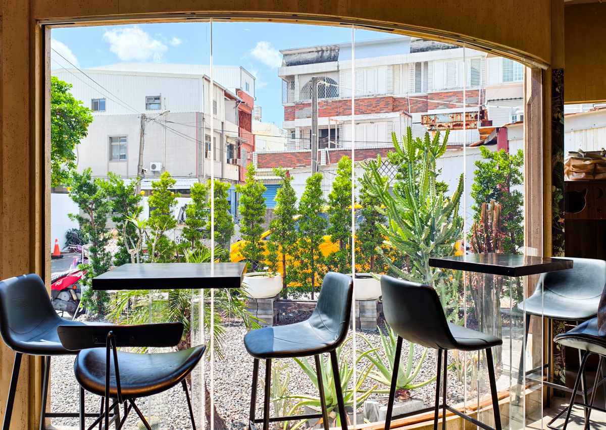 [墾丁美食]MIU MIU日式刨冰-爆紅巷弄隱藏版療癒擼貓恆春冰店!又美又好吃的日式刨冰x可愛店貓 @美食好芃友（芃芃）