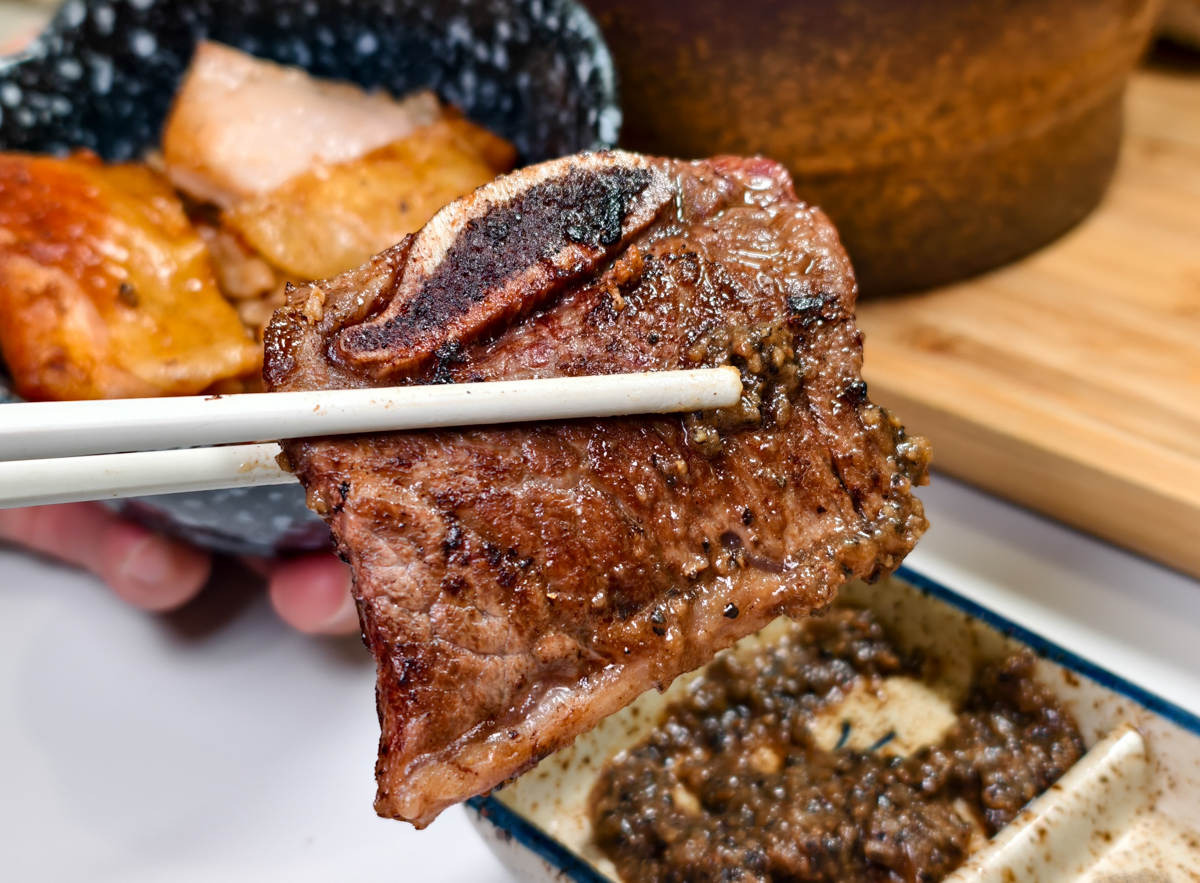 [高雄]Mochi Mochi鬆餅屋高雄義享店-藏在甜點店的超強極上釜飯!儀式感滿滿的日式釜飯x雙色起司瀑布漢堡 @美食好芃友（芃芃）