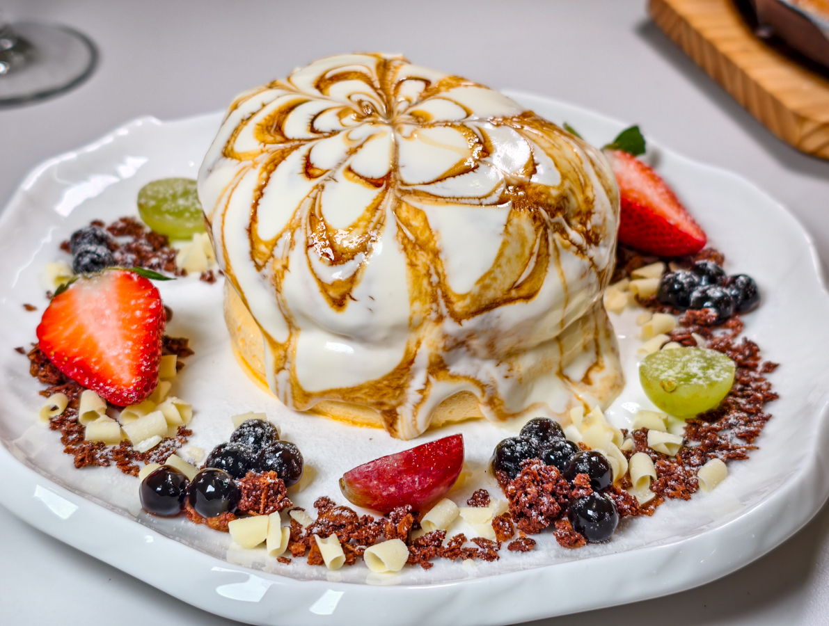 [高雄]Mochi Mochi鬆餅屋高雄義享店-藏在甜點店的超強極上釜飯!儀式感滿滿的日式釜飯x雙色起司瀑布漢堡 @美食好芃友（芃芃）