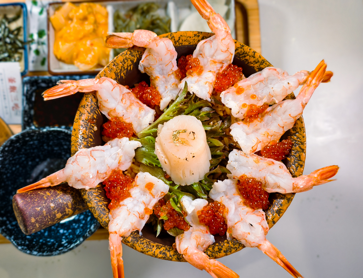 [高雄]Mochi Mochi鬆餅屋高雄義享店-藏在甜點店的超強極上釜飯!儀式感滿滿的日式釜飯x雙色起司瀑布漢堡 @美食好芃友（芃芃）