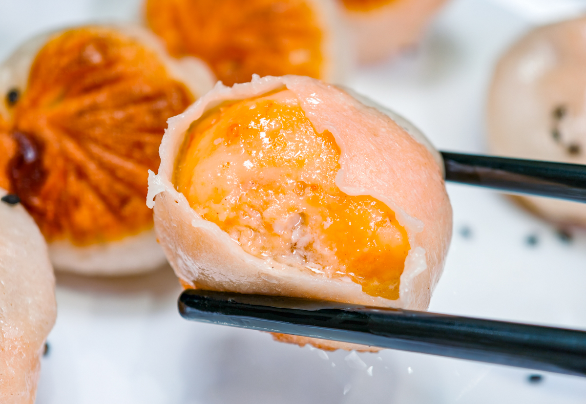 [高雄]小口吃湯包-高雄熱河街人氣小籠湯包!爆汁現包現蒸湯包x必吃蝦仁生煎包 @美食好芃友（芃芃）