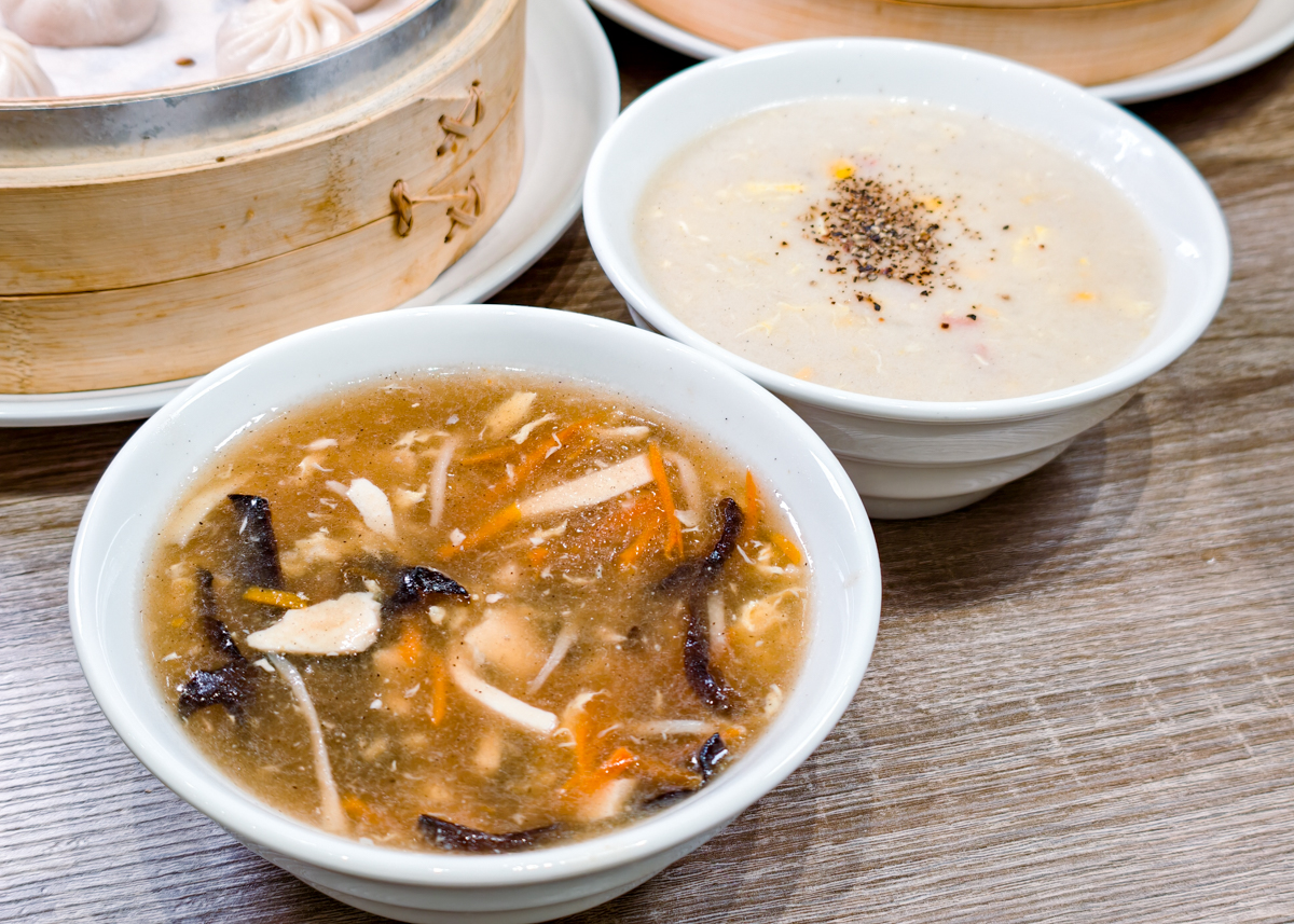 [高雄]小口吃湯包-高雄熱河街人氣小籠湯包!爆汁現包現蒸湯包x必吃蝦仁生煎包 @美食好芃友（芃芃）