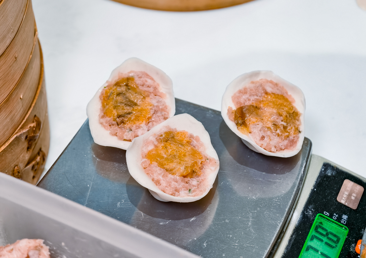 [高雄]小口吃湯包-高雄熱河街人氣小籠湯包!爆汁現包現蒸湯包x必吃蝦仁生煎包 @美食好芃友（芃芃）