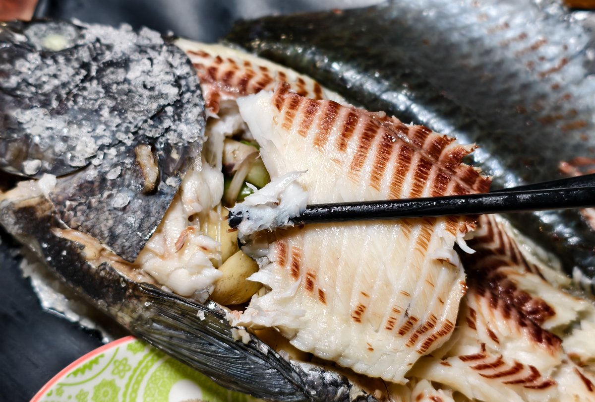 [高雄]文茶園-市區也能吃桶仔雞熱炒泡茶~超高C/P值鳳山聚餐好去處~蒜味桶仔雞、蒜味蛤蜊雞湯必點 @美食好芃友（芃芃）