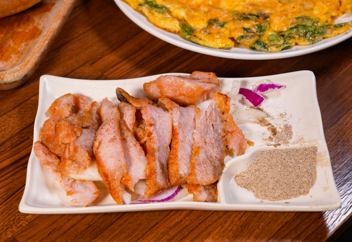 [高雄]文茶園-市區也能吃桶仔雞熱炒泡茶~超高C/P值鳳山聚餐好去處~蒜味桶仔雞、蒜味蛤蜊雞湯必點 @美食好芃友（芃芃）