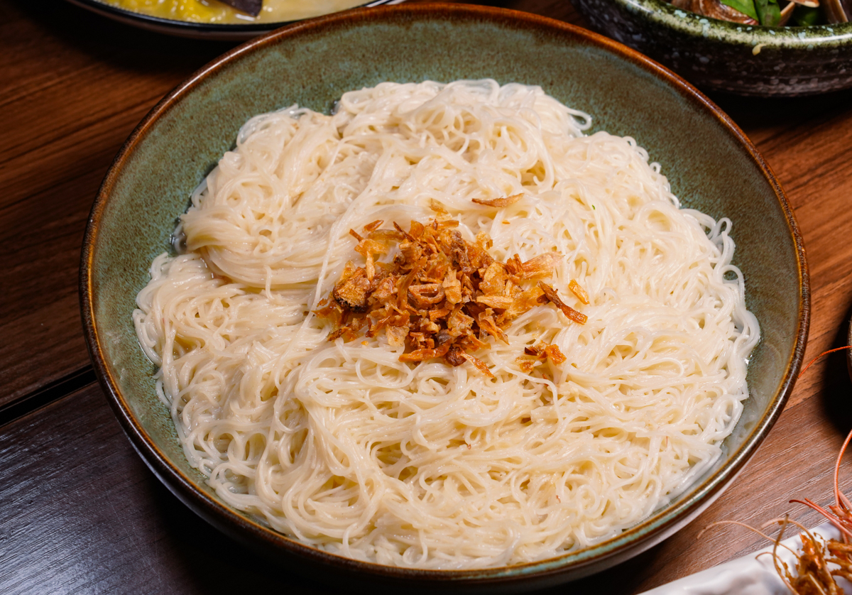 [高雄]文茶園-市區也能吃桶仔雞熱炒泡茶~超高C/P值鳳山聚餐好去處~蒜味桶仔雞、蒜味蛤蜊雞湯必點 @美食好芃友（芃芃）