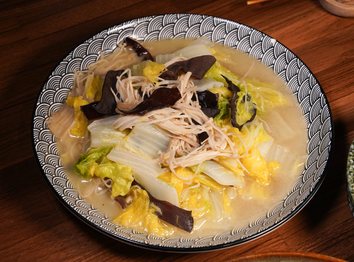 [高雄]文茶園-市區也能吃桶仔雞熱炒泡茶~超高C/P值鳳山聚餐好去處~蒜味桶仔雞、蒜味蛤蜊雞湯必點 @美食好芃友（芃芃）