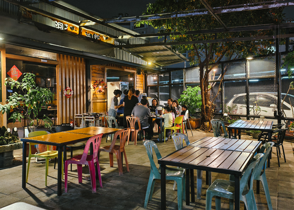 [高雄]文茶園-市區也能吃桶仔雞熱炒泡茶~超高C/P值鳳山聚餐好去處~蒜味桶仔雞、蒜味蛤蜊雞湯必點 @美食好芃友（芃芃）