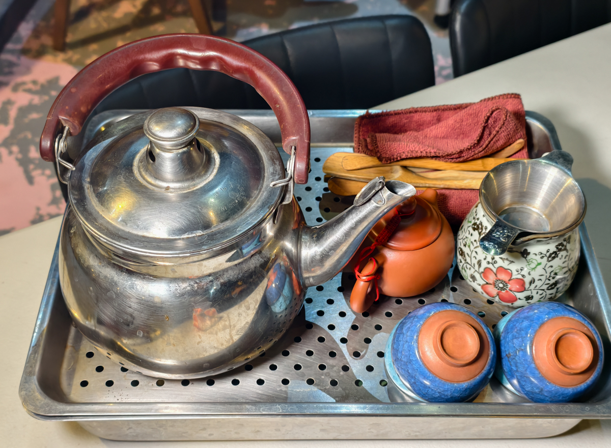 [高雄]文茶園-市區也能吃桶仔雞熱炒泡茶~超高C/P值鳳山聚餐好去處~蒜味桶仔雞、蒜味蛤蜊雞湯必點 @美食好芃友（芃芃）