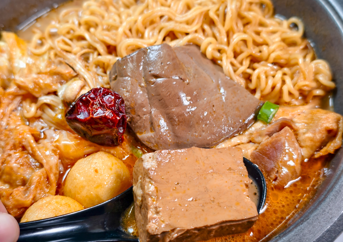 [高雄]午胡港式點心-藏在忠孝夜市的高雄港點生滾粥!午餐或晚餐都來個平價港味 @美食好芃友（芃芃）