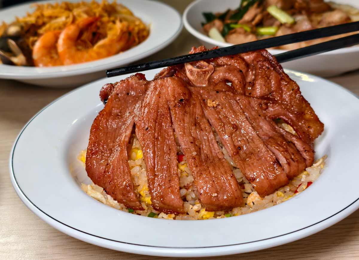 [高雄]藝廚炒燴飯麵鼎中店-高雄文藻商圈厲害炒飯炒泡麵!100元台式豬排炒飯、蔥爆豬肉飯必吃 @美食好芃友（芃芃）