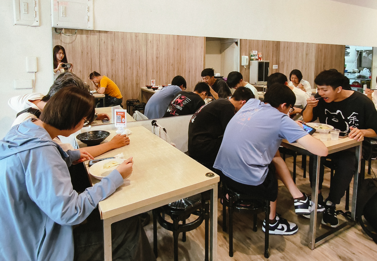 [高雄]藝廚炒燴飯麵鼎中店-高雄文藻商圈厲害炒飯炒泡麵!100元台式豬排炒飯、蔥爆豬肉飯必吃 @美食好芃友（芃芃）