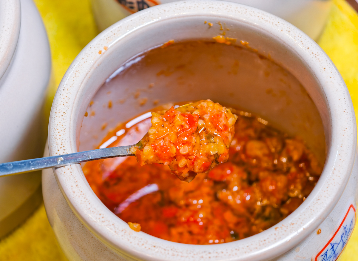 [高雄]雲汕坊-高雄少見道地雲南燉雞湯米線、潮汕海鮮撈麵~三多商圈隱藏版美食 @美食好芃友（芃芃）