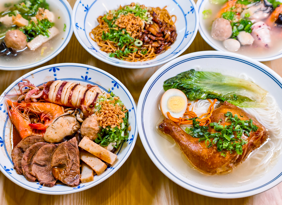 [高雄]雲汕坊-高雄少見道地雲南燉雞湯米線、潮汕海鮮撈麵~三多商圈隱藏版美食 @美食好芃友（芃芃）