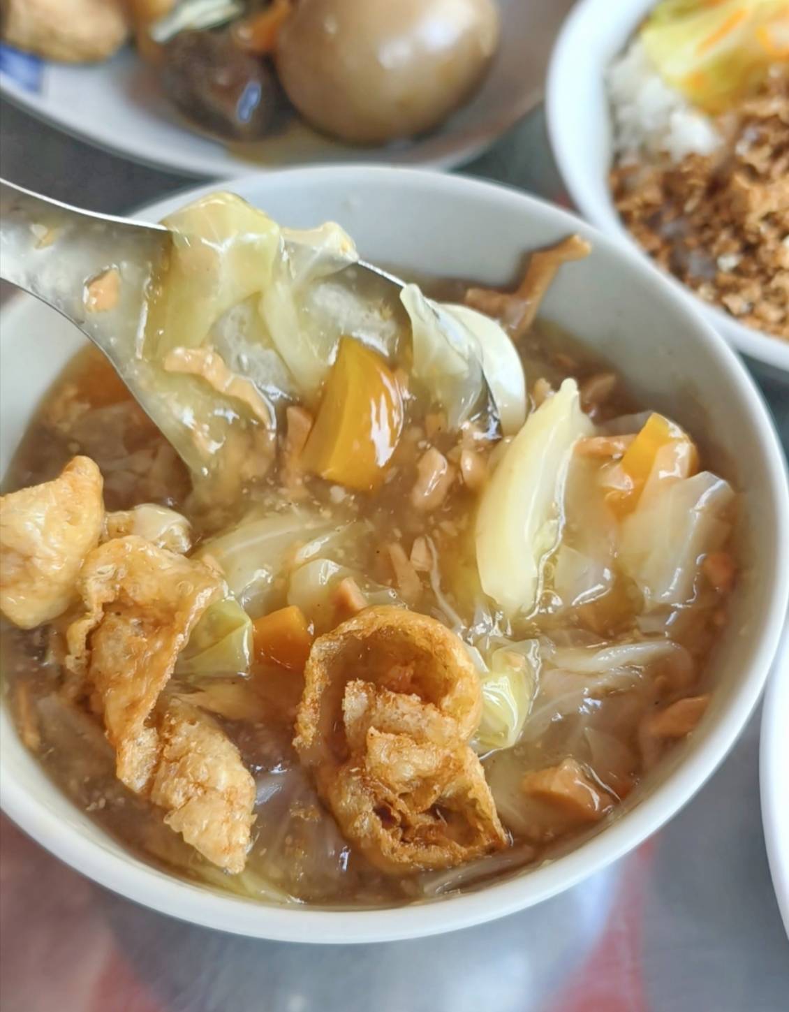 [高雄]中都素食麵-飄香40年每日排隊高雄素食麵!必點素食麻醬麵、素滷味、素羹 @美食好芃友（芃芃）