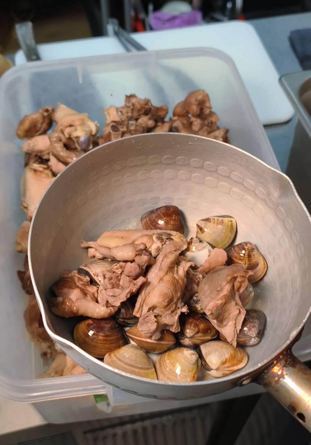 [高雄]阿爸餵露水雞-最用心高雄土雞湯店!牧場直送土雞!必吃雞魯飯、爆蛤蜊雞湯 @美食好芃友（芃芃）