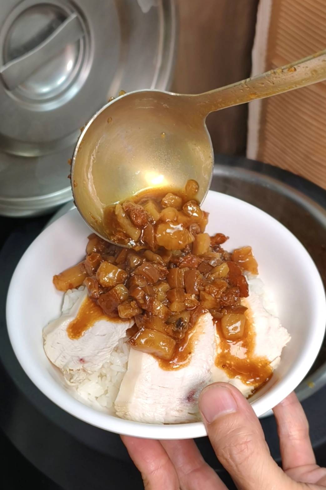 [高雄]阿爸餵露水雞-最用心高雄土雞湯店!牧場直送土雞!必吃雞魯飯、爆蛤蜊雞湯 @美食好芃友（芃芃）