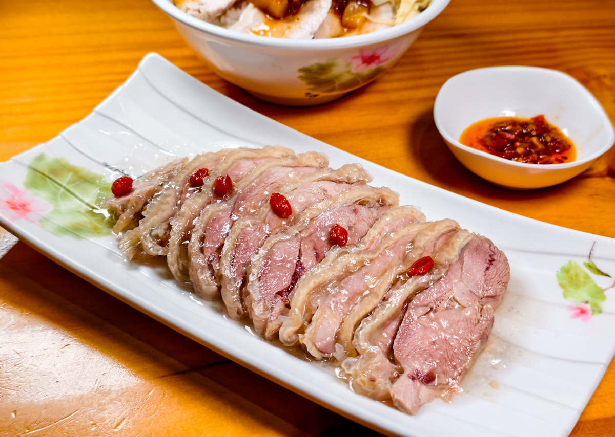 [高雄]阿爸餵露水雞-最用心高雄土雞湯店!牧場直送土雞!必吃雞魯飯、爆蛤蜊雞湯 @美食好芃友（芃芃）