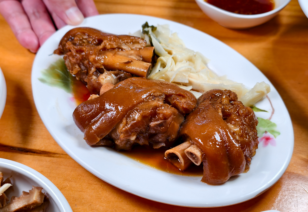 [高雄]阿爸餵露水雞-最用心高雄土雞湯店!牧場直送土雞!必吃雞魯飯、爆蛤蜊雞湯 @美食好芃友（芃芃）