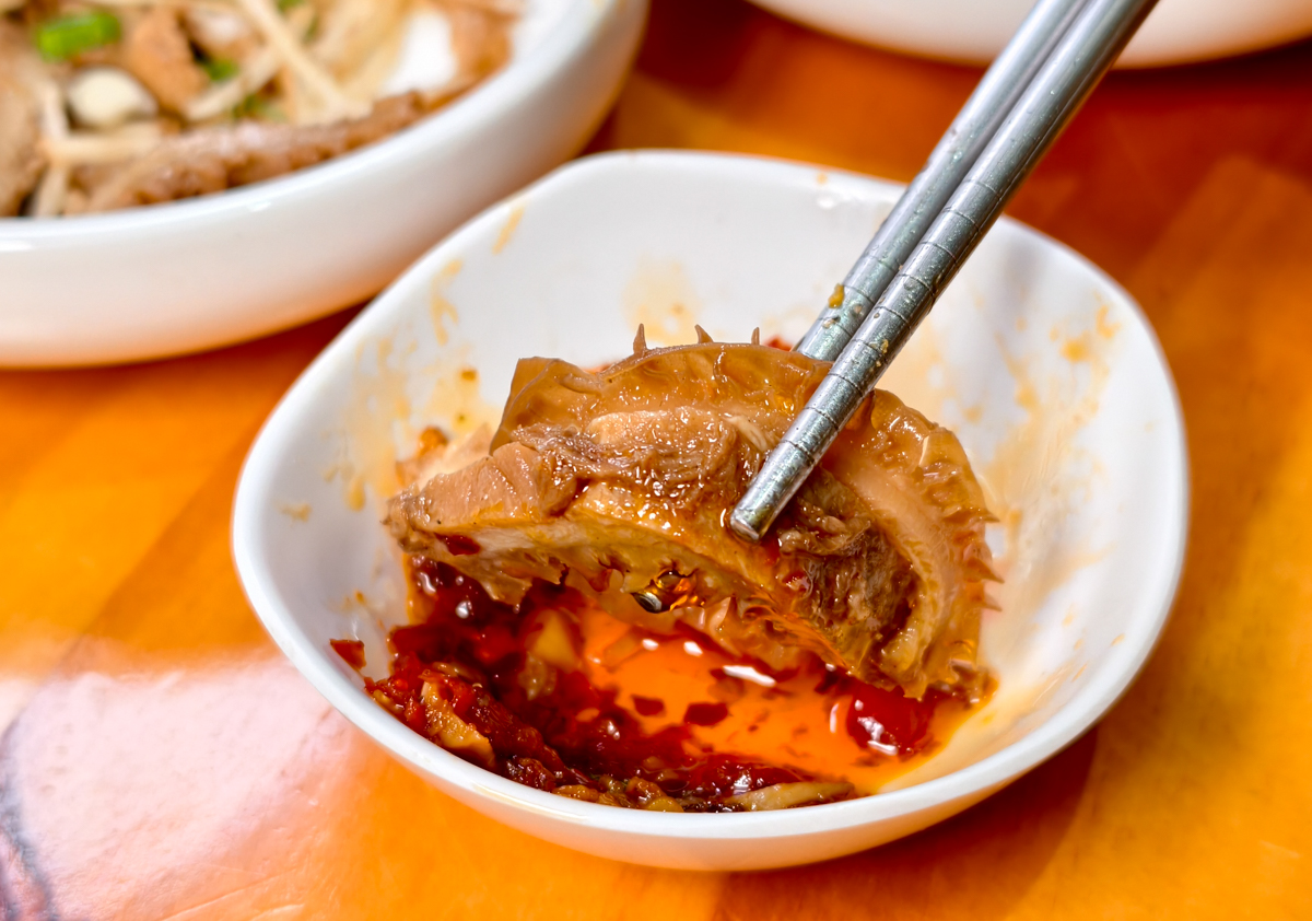 [高雄]阿爸餵露水雞-最用心高雄土雞湯店!牧場直送土雞!必吃雞魯飯、爆蛤蜊雞湯 @美食好芃友（芃芃）