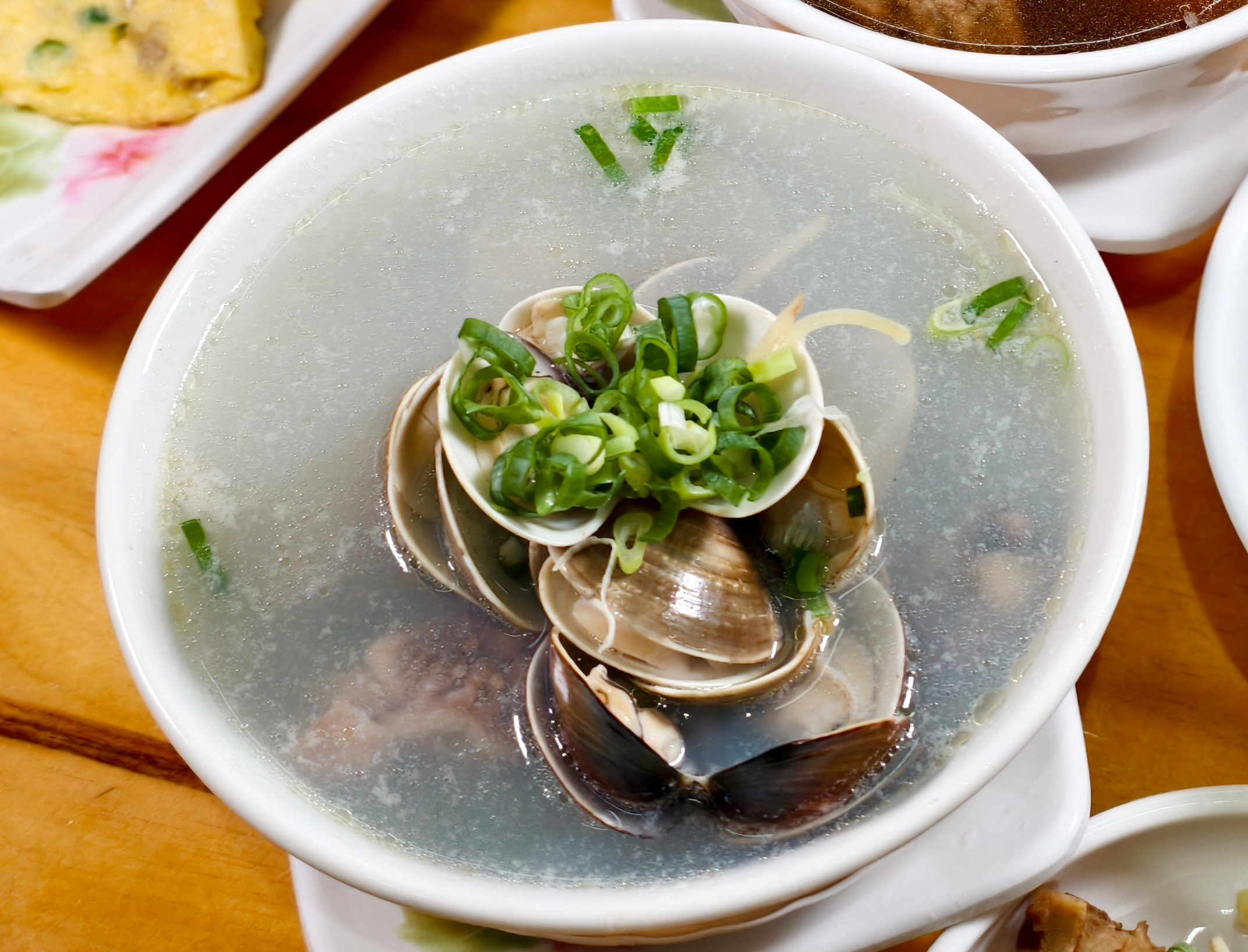 [高雄]阿爸餵露水雞-最用心高雄土雞湯店!牧場直送土雞!必吃雞魯飯、爆蛤蜊雞湯 @美食好芃友（芃芃）