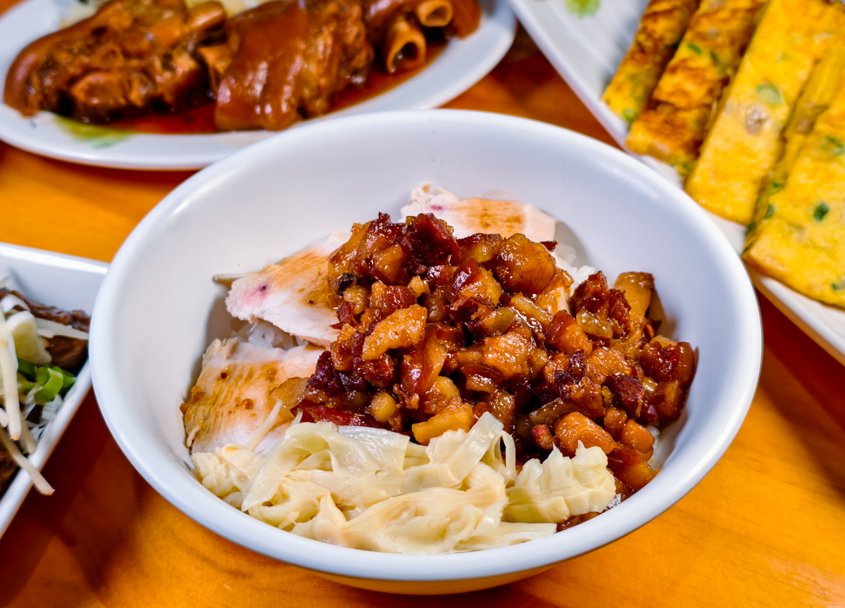 [高雄]阿爸餵露水雞-最用心高雄土雞湯店!牧場直送土雞!必吃雞魯飯、爆蛤蜊雞湯 @美食好芃友（芃芃）