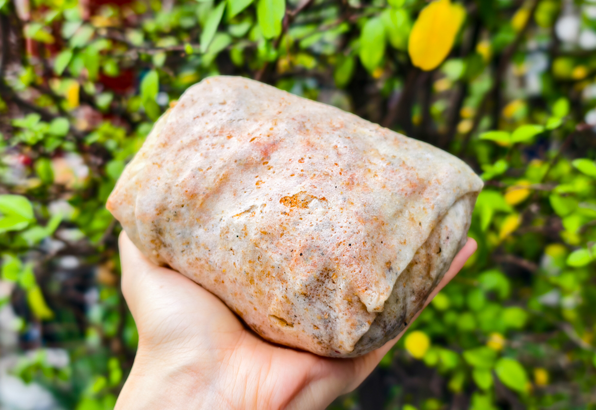 [高雄]成功春捲-最強巨無霸高雄春捲~鐵門還沒拉開就在排隊!全麥餅皮x經典炸蛋酥 @美食好芃友（芃芃）