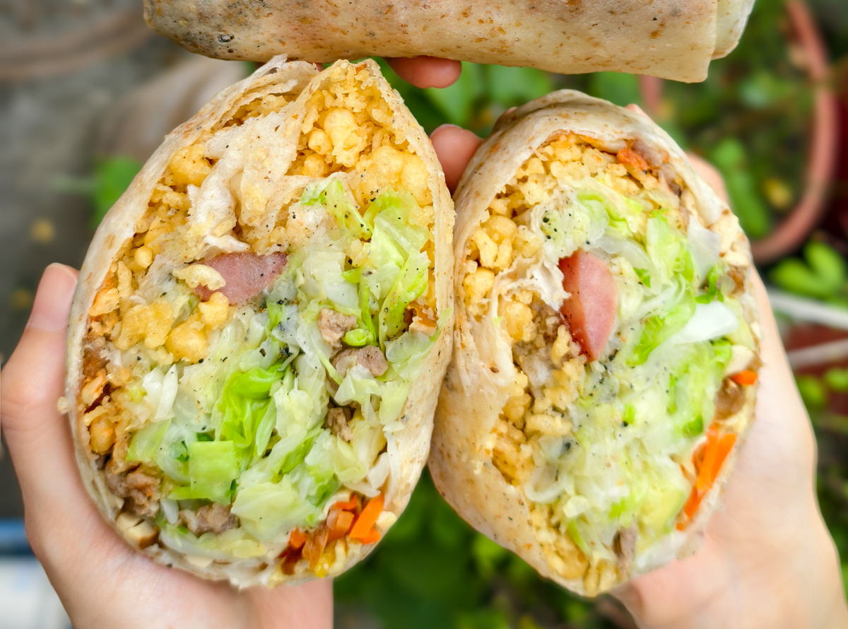 [高雄]成功春捲-最強巨無霸高雄春捲~鐵門還沒拉開就在排隊!全麥餅皮x經典炸蛋酥 @美食好芃友（芃芃）