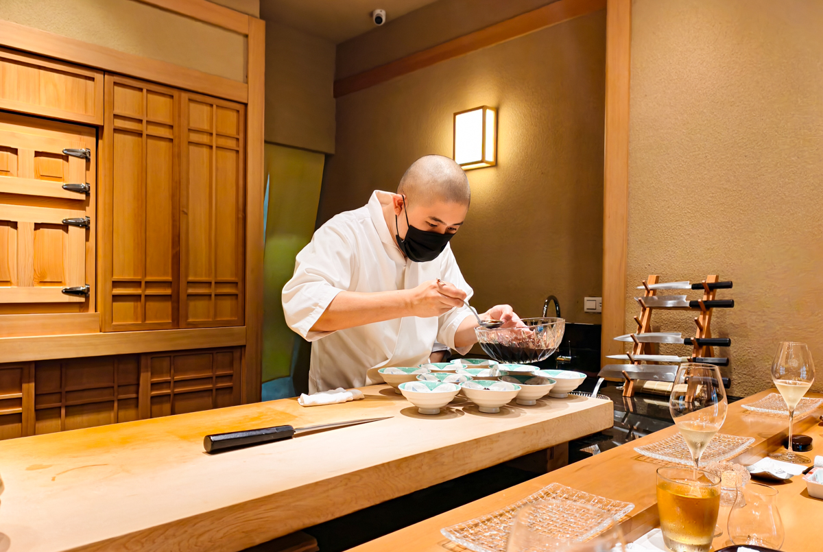 [高雄]鮨 みこし 鮨 己越-2026米其林新星!一位難求預約制高雄無菜單日本料理! @美食好芃友（芃芃）