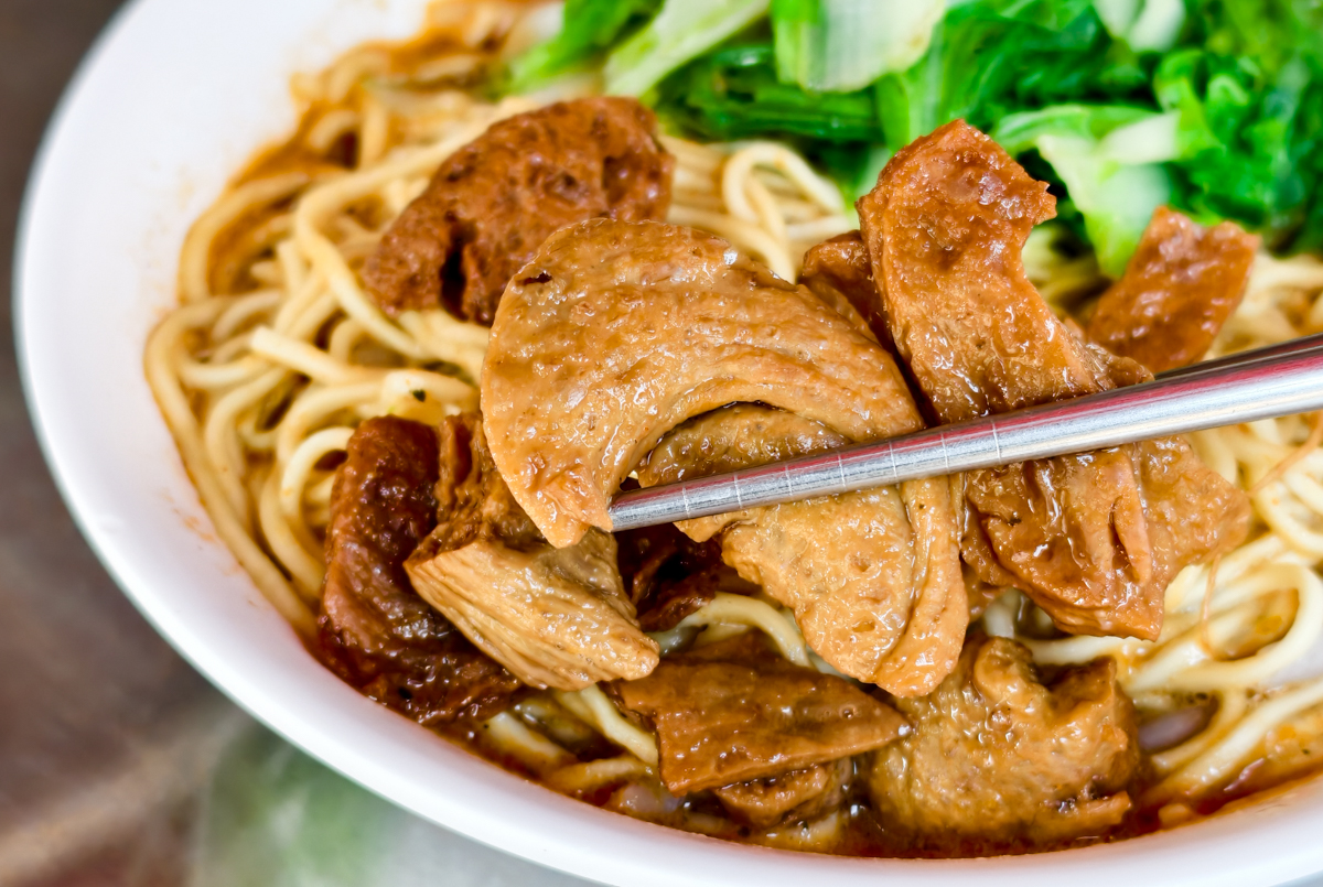 [高雄]中都素食麵-飄香40年每日排隊高雄素食麵!必點素食麻醬麵、素滷味、素羹 @美食好芃友（芃芃）