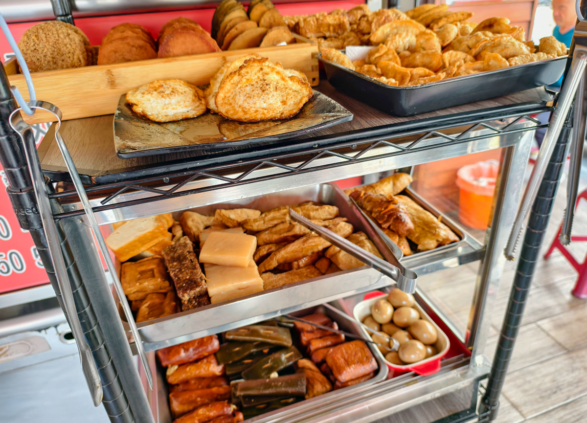 [高雄]中都素食麵-飄香40年每日排隊高雄素食麵!必點素食麻醬麵、素滷味、素羹 @美食好芃友（芃芃）