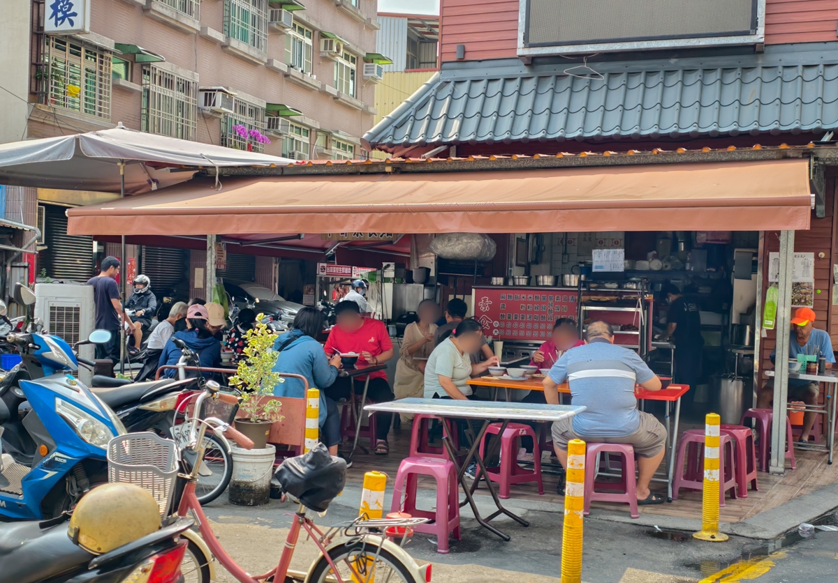 [高雄]中都素食麵-飄香40年每日排隊高雄素食麵!必點素食麻醬麵、素滷味、素羹 @美食好芃友（芃芃）