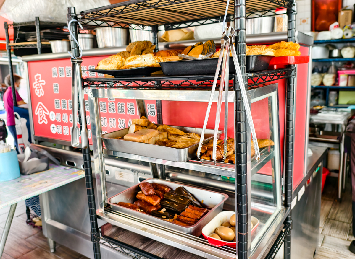 [高雄]中都素食麵-飄香40年每日排隊高雄素食麵!必點素食麻醬麵、素滷味、素羹 @美食好芃友（芃芃）