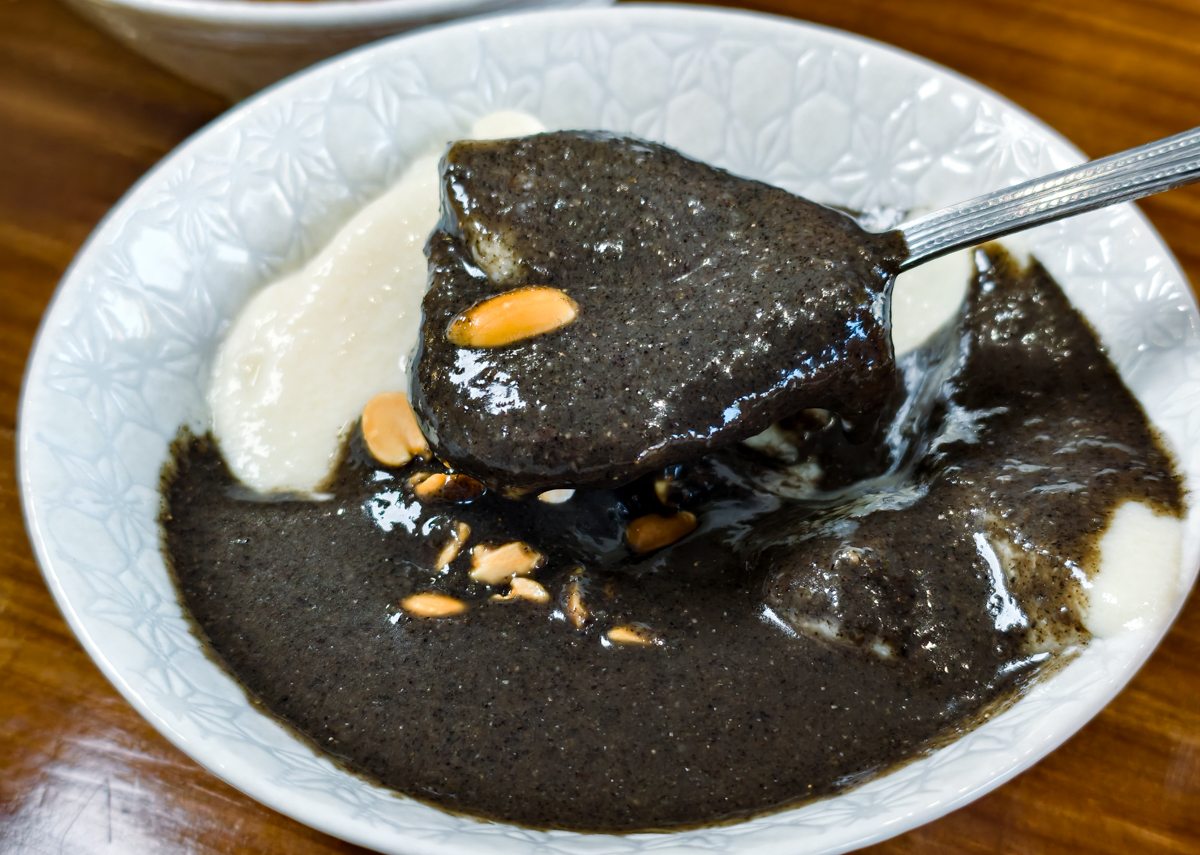 [高雄]加班黑糖剉冰-高雄唯一!一吃驚豔好吃黑芝麻糊豆花、花生糊豆花! @美食好芃友（芃芃）