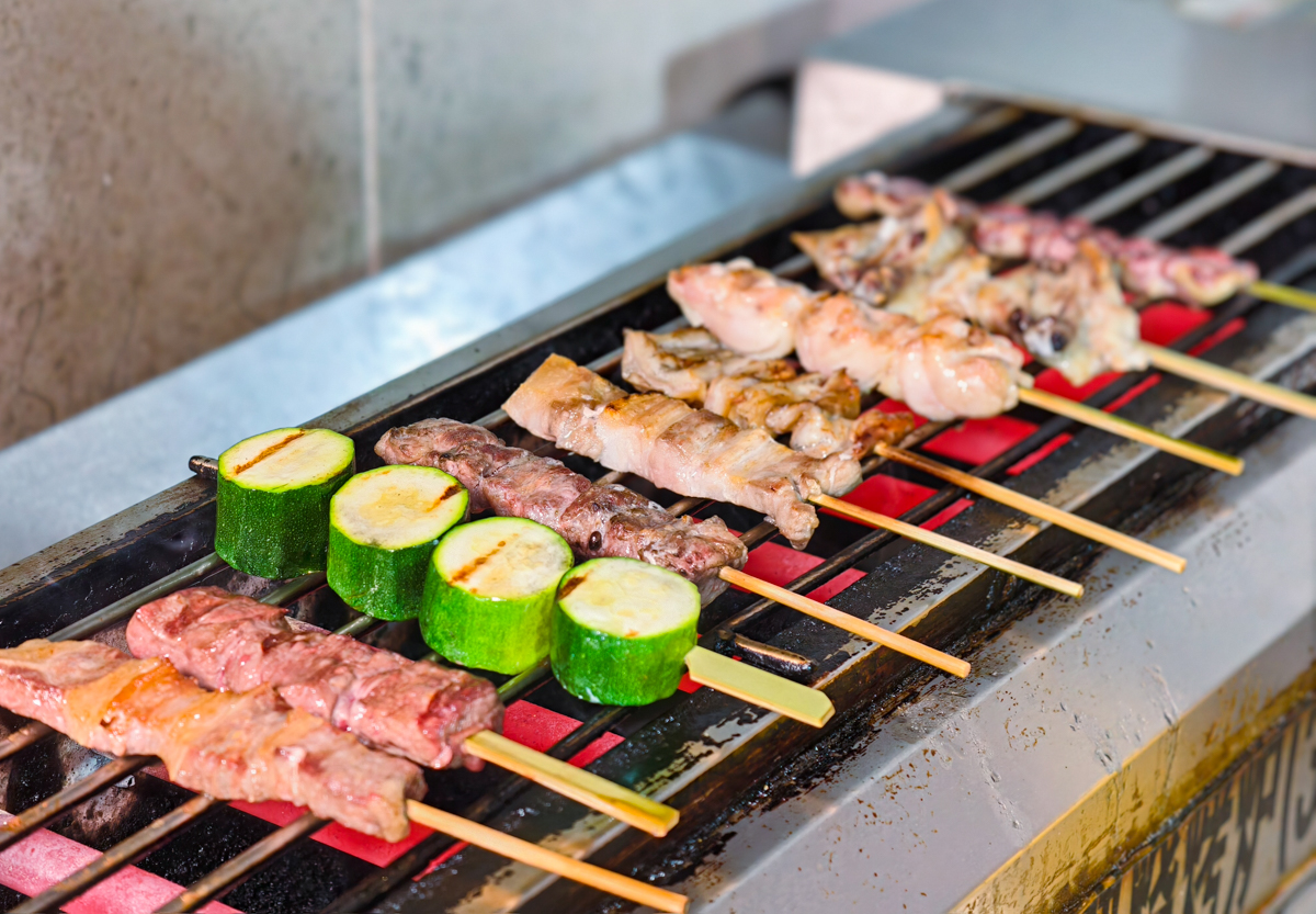 [高雄]荒村東北烤串-小港聚餐推薦!超大盤寬麵東北麻醬拌~再配東北烤串跟啤酒! @美食好芃友（芃芃）