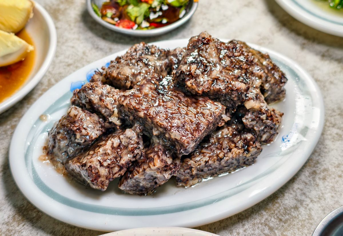 [高雄]北門鵝肉-傳承三代40年高雄鵝肉老店!超水準鹽水鵝肉切盤、燻茶鵝翅、鵝米血 @美食好芃友（芃芃）