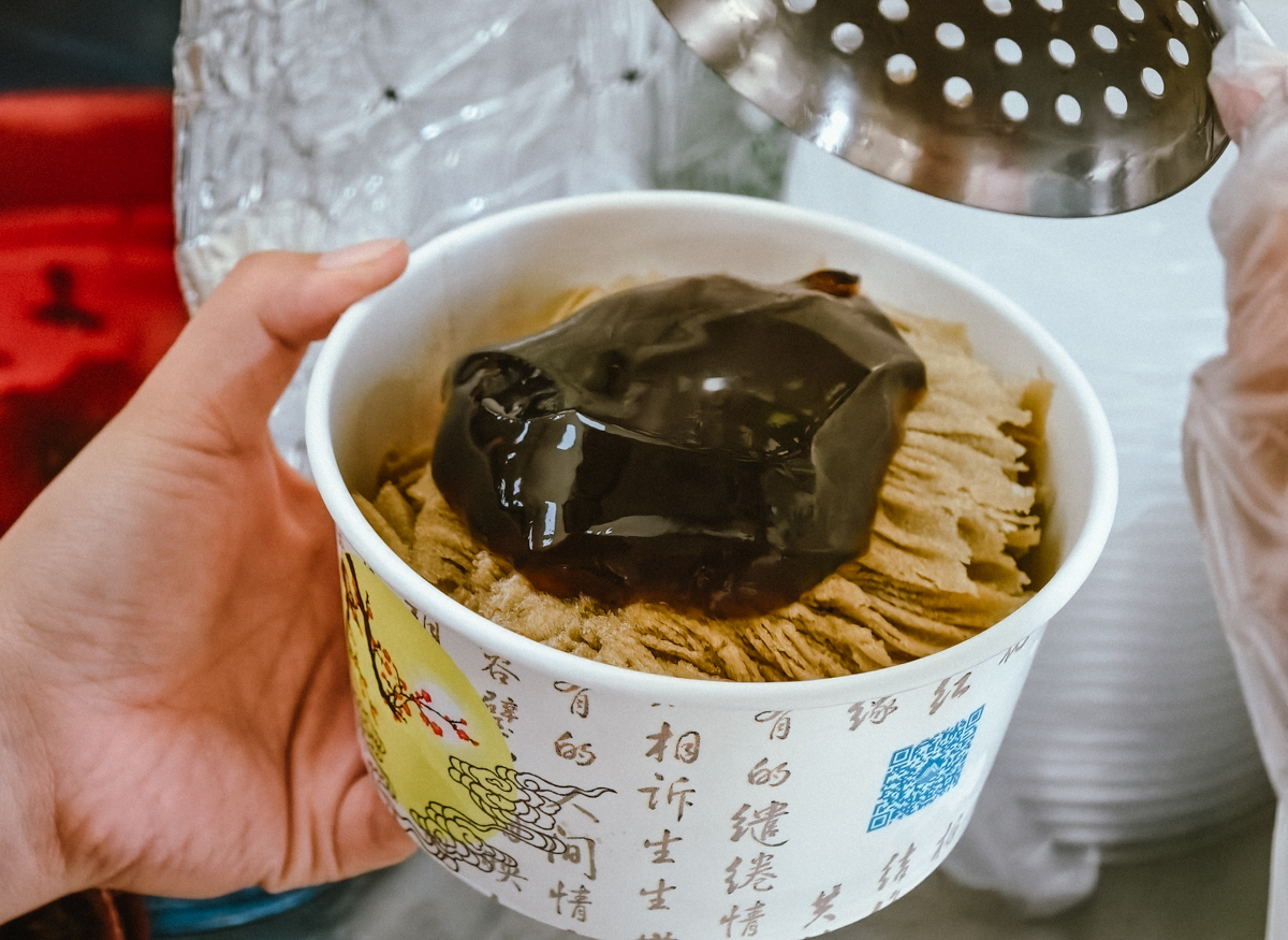 [高雄]內惟嫩仙草仙草冰-高雄也有仙草冰磚刨的仙草冰~滿滿五種料透心涼!!每天外帶外送排到爆 @美食好芃友（芃芃）