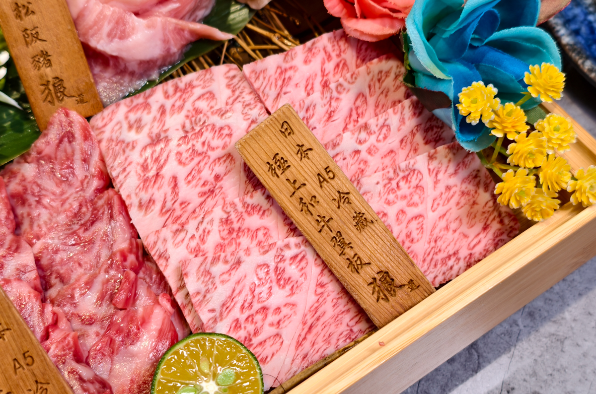 [高雄]狼道燒肉-最划算高雄和牛燒肉活體海鮮套餐~超乎想像2026高雄母親節四人餐 @美食好芃友（芃芃）
