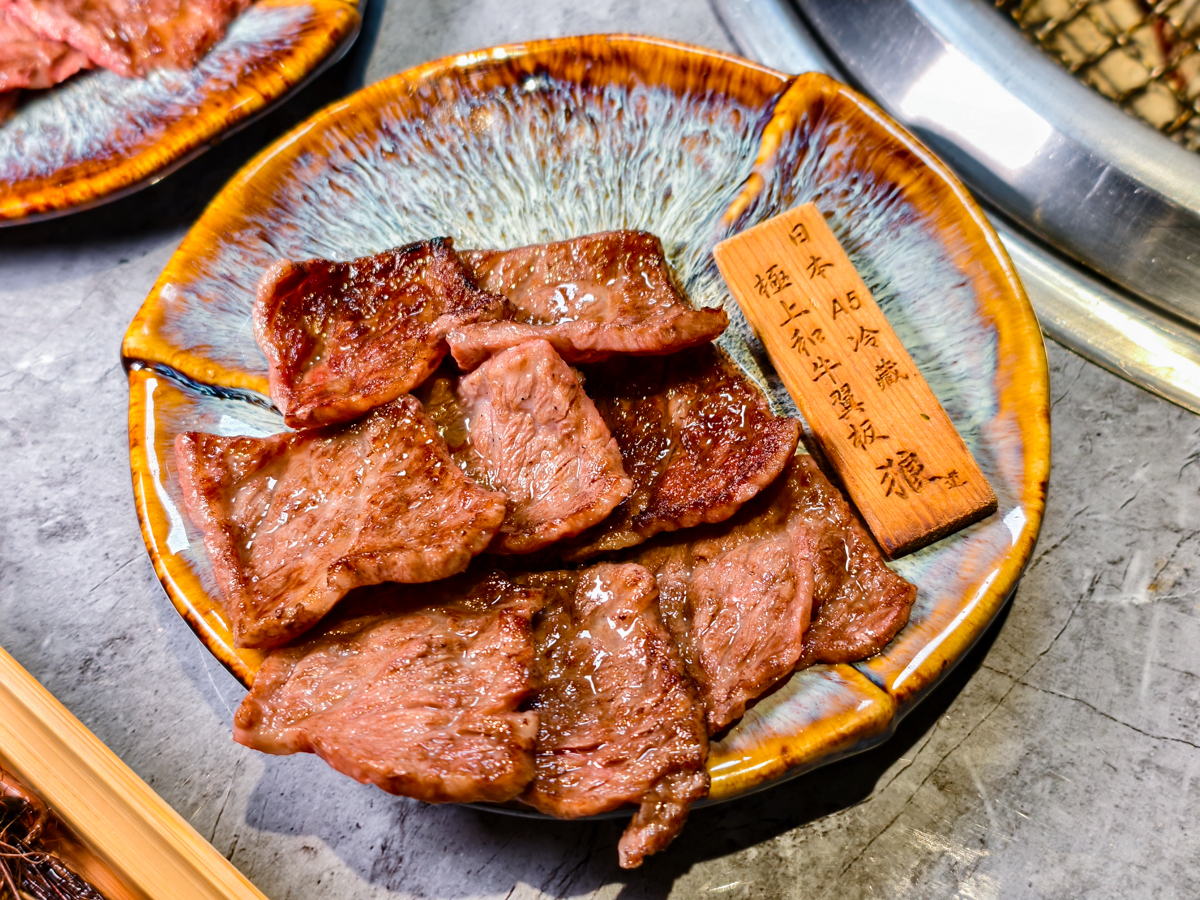 [高雄]狼道燒肉-最划算高雄和牛燒肉活體海鮮套餐~超乎想像2026高雄母親節四人餐 @美食好芃友（芃芃）