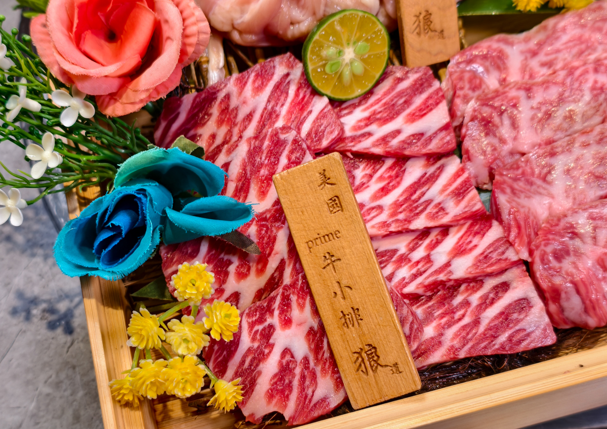 [高雄]狼道燒肉-最划算高雄和牛燒肉活體海鮮套餐~超乎想像2026高雄母親節四人餐 @美食好芃友（芃芃）